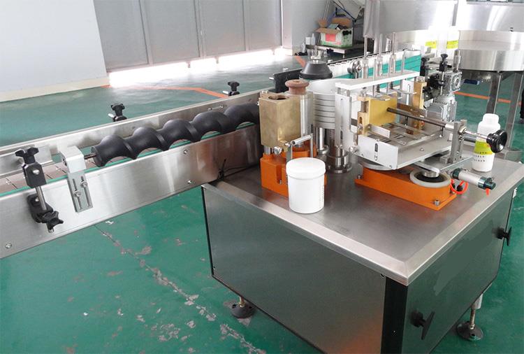 Fuldautomatisk etiketmaskine til vådlimpapirmærkning til alkoholprodukt